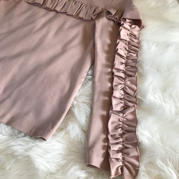 Beautiful ruffle top‼️ - Picture 4 of 7
